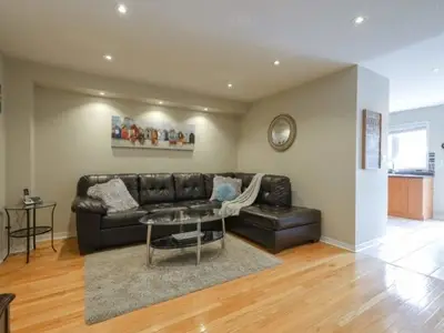 5298 Palmetto Place, Mississauga, ON L5M 0C7