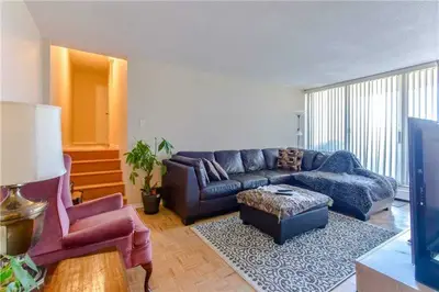 530 Lolita Gardens 503, Mississauga, ON L5A 3T2
