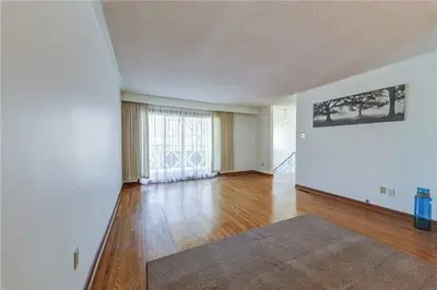 859 Stainton Drive, Mississauga, ON L5C 1G2