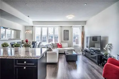 145 Long Branch Avenue 22, Toronto W06, ON M8W 0A9