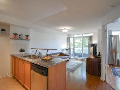 70 High Park Avenue 206, Toronto W02, ON M6P 1A1