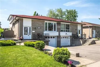 3601 Ellengale Drive, Mississauga, ON L5C 1Z8