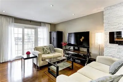 2512 Cobbinshaw Circle Upper, Mississauga, ON L5N 2G3