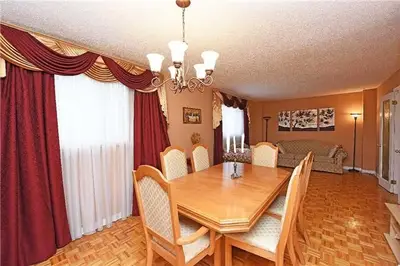 271 Lech Walesa Drive, Mississauga, On L5b 3h3