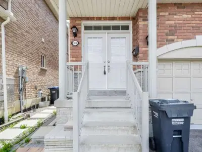 3638 Twinmaple Drive, Mississauga, ON L4Y 3R1