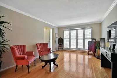 933 Parthia Crescent, Mississauga, ON L4Y 2K9