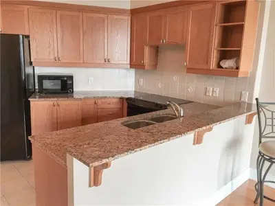 1665 The College Way 1606, Mississauga, ON L5L 0A9