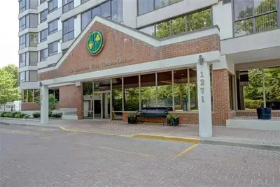 1271 Walden Circle Ph203, Mississauga, ON L5J 4R4