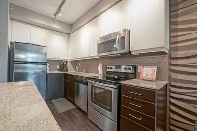 8 Fieldway Road 416, Toronto W08, ON M8Z 3L1