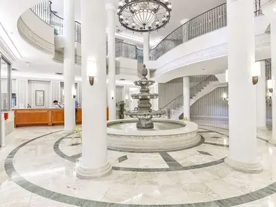 25 Kingsbridge Garden Circle 2318, Mississauga, ON L5R 4B1