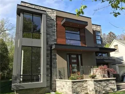 16 Maple Avenue S, Mississauga, ON L5H 2S1