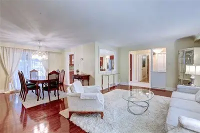 1185 Runningbrook Drive, Mississauga, ON L4Y 2T4