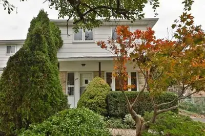 2151 Pashak Court, Mississauga, ON L5A 1H8