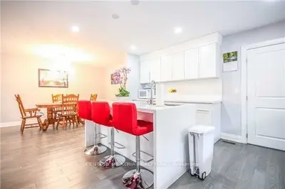3282 Ivernia Road Upper, Mississauga, ON L4Y 3E8