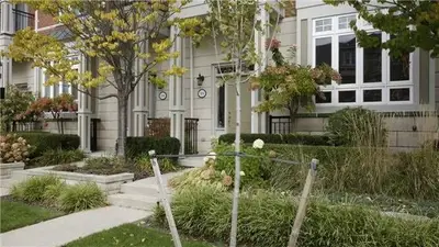 99 St Lawrence Drive, Mississauga, ON L5G 4V2