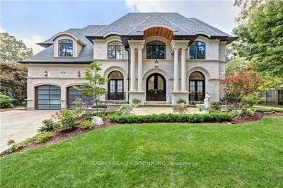 2086 Autumn Breeze Drive, Mississauga, ON L5B 1R4