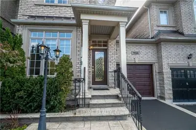1134 Woodington Lane, Oakville, ON L6H 7T9