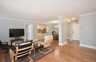 50 Mississauga Valley Boulevard 911, Mississauga, ON L5A 3S2