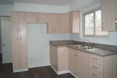 3489 Queenston Drive, Mississauga, On L5c 2g7