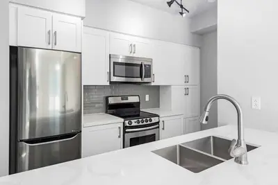 2119 Lake Shore Boulevard W 912, Toronto W06, ON M8V 4C9