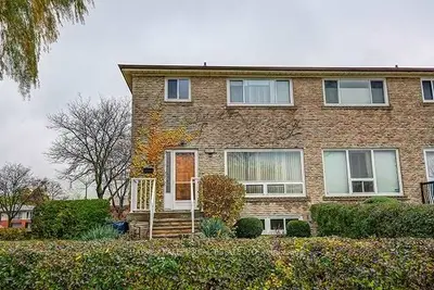 6821 Darcel Avenue, Mississauga, On L4t 2w4