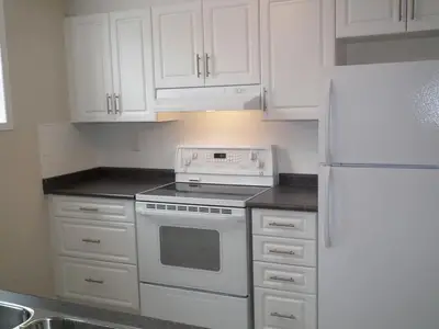 320 Lakeshore Road W 1, Mississauga, ON L5H 1G8