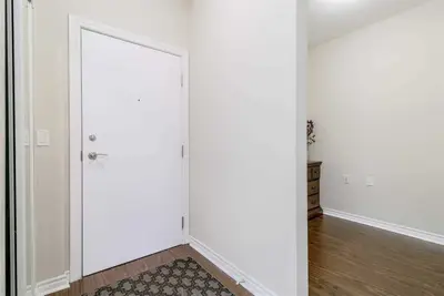 810 Scollard Court 1307, Mississauga, ON L5V 0A4