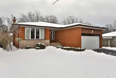 250 Timothy Court, Mississauga, ON L5G 2B4