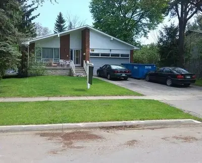 796 Terlin Boulevard, Mississauga, ON L5H 1T2