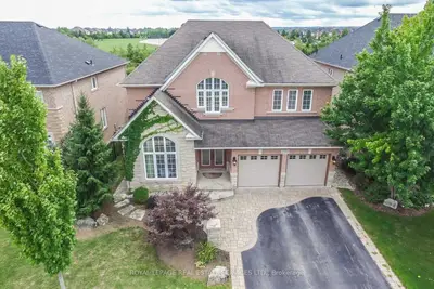 2364 Parkglen Avenue, Oakville, ON L6M 4Y4