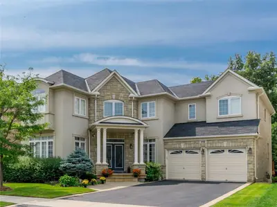 2112 Bingley Crescent, Oakville, ON L6M 0E2