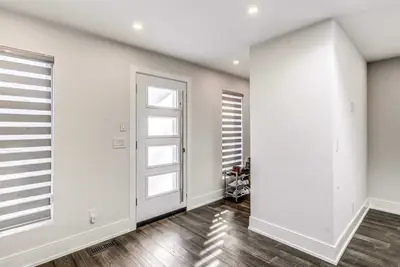 899 Tenth Street, Mississauga, ON L5E 1S8