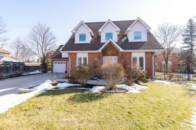 3265 Trelawny Circle, Mississauga, ON L5N 5G6