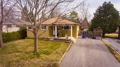 543 Warminster Drive, Oakville, ON L6L 4N6