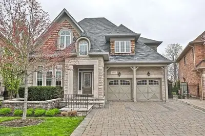 2271 Lyndhurst Drive, Oakville, ON L6H 7V5