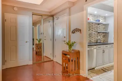 1535 Lakeshore Road E 1002, Mississauga, ON L5E 3E2