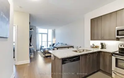 1185 The Queensway Avenue W 506, Toronto W08, ON M8Z 0C6