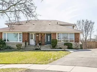 3280 Marlene Court, Mississauga, ON L4X 2N5