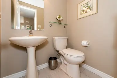 2275 Credit Valley Road 1, Mississauga, ON L5M 4N5