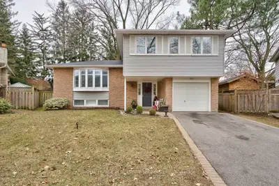 472 Anthony Drive, Oakville, ON L6J 2K5