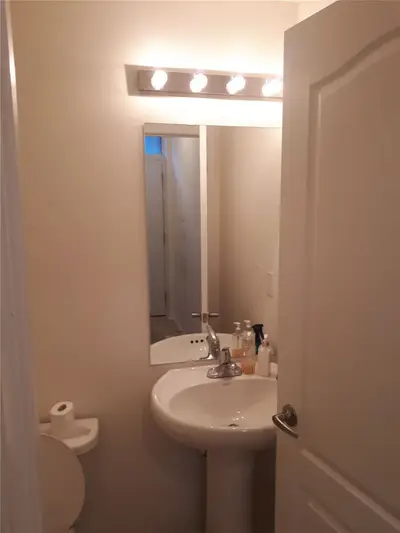 11 Applewood Lane 114, Toronto W08, On M9c 2z7
