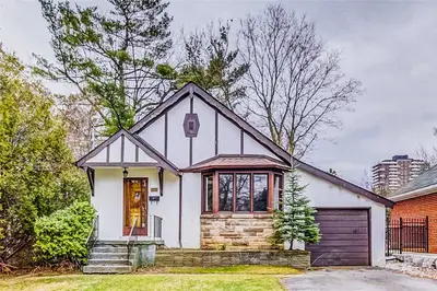 22 Inglewood Drive, Mississauga, ON L5G 1X6