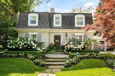 268 Gloucester Avenue, Oakville, On L6j 3w9