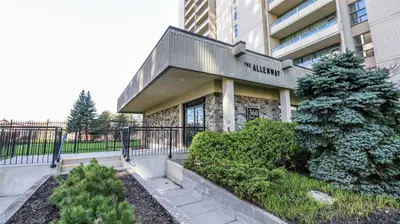 360 Ridelle Avenue 802, Toronto W04, ON M6B 1K1
