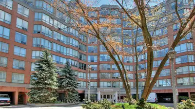 1 Ripley Avenue 216, Toronto W01, ON M6S 3P2