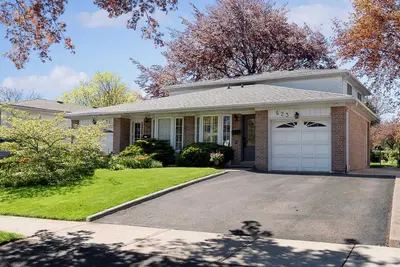 523 Chantenay Drive, Mississauga, ON L5A 1G4