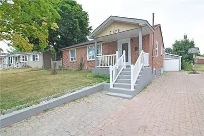 7126 Justine Drive, Mississauga, ON L4T 1M3