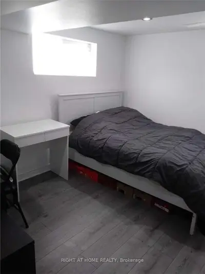105 Twenty-Ninth Street, Toronto W06, ON M8W 3B1