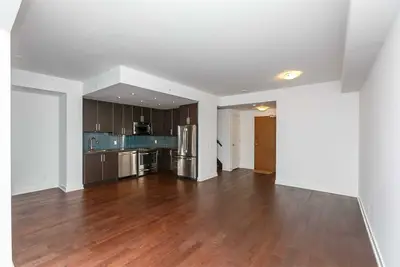 2220 Lake Shore Boulevard W Th 6, Toronto W06, ON M8Y 3H8