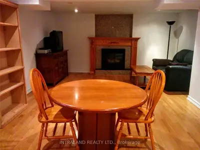 3718 Forest Bluff Crescent, Mississauga, ON L5N 7W7